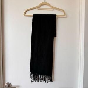Uniqlo Heat tech black scarf